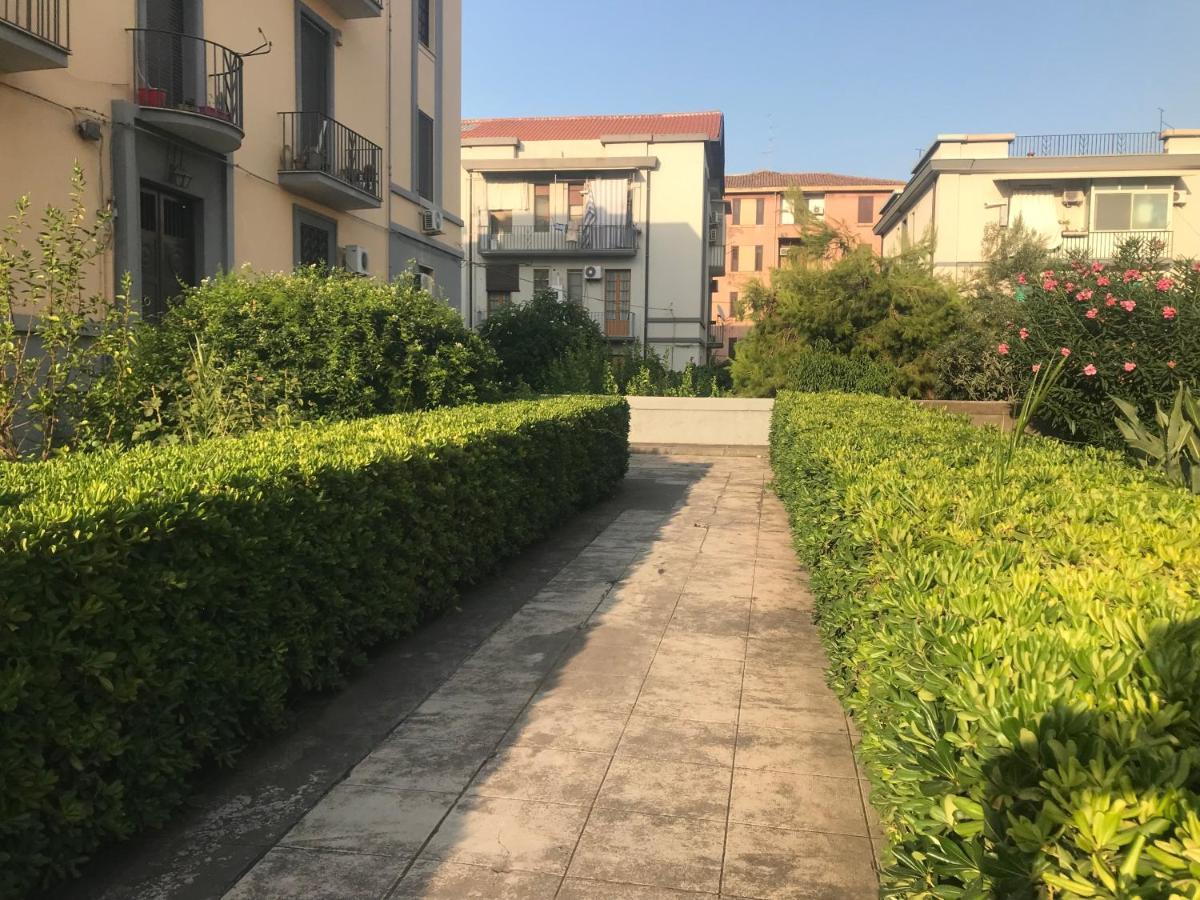 Deodato Guest House Catania Bagian luar foto