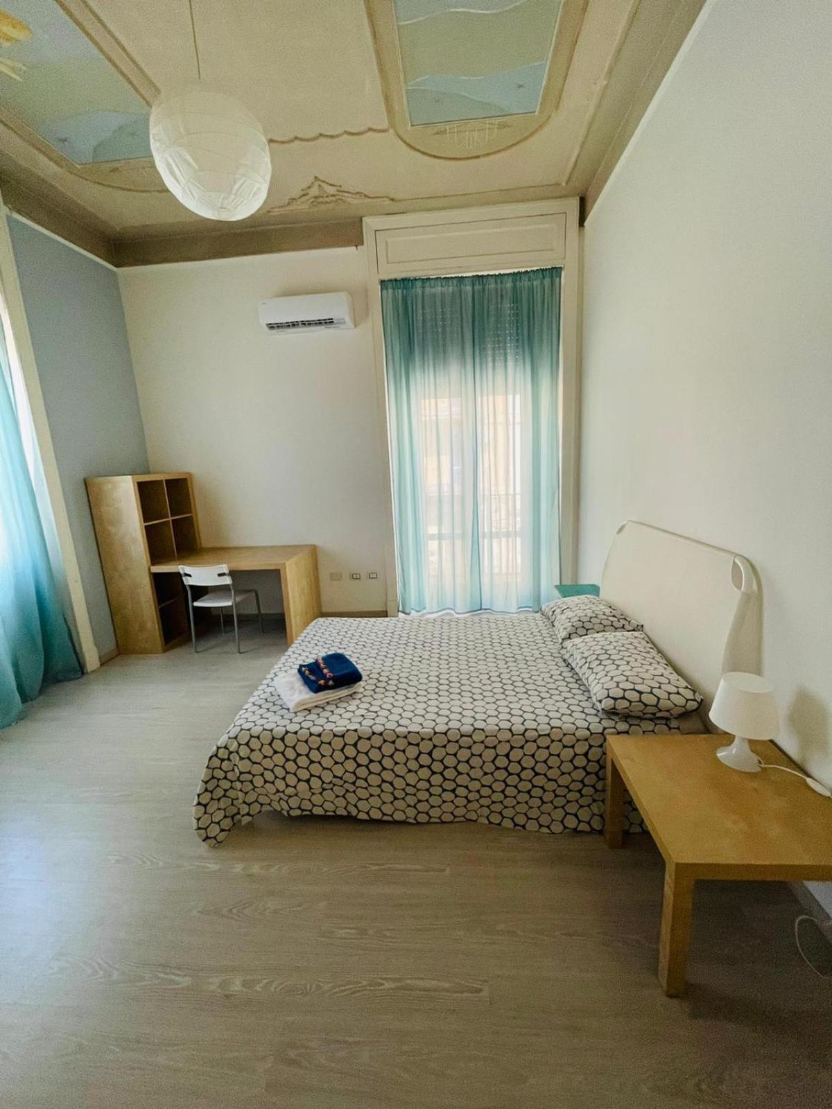 Deodato Guest House Catania Bagian luar foto