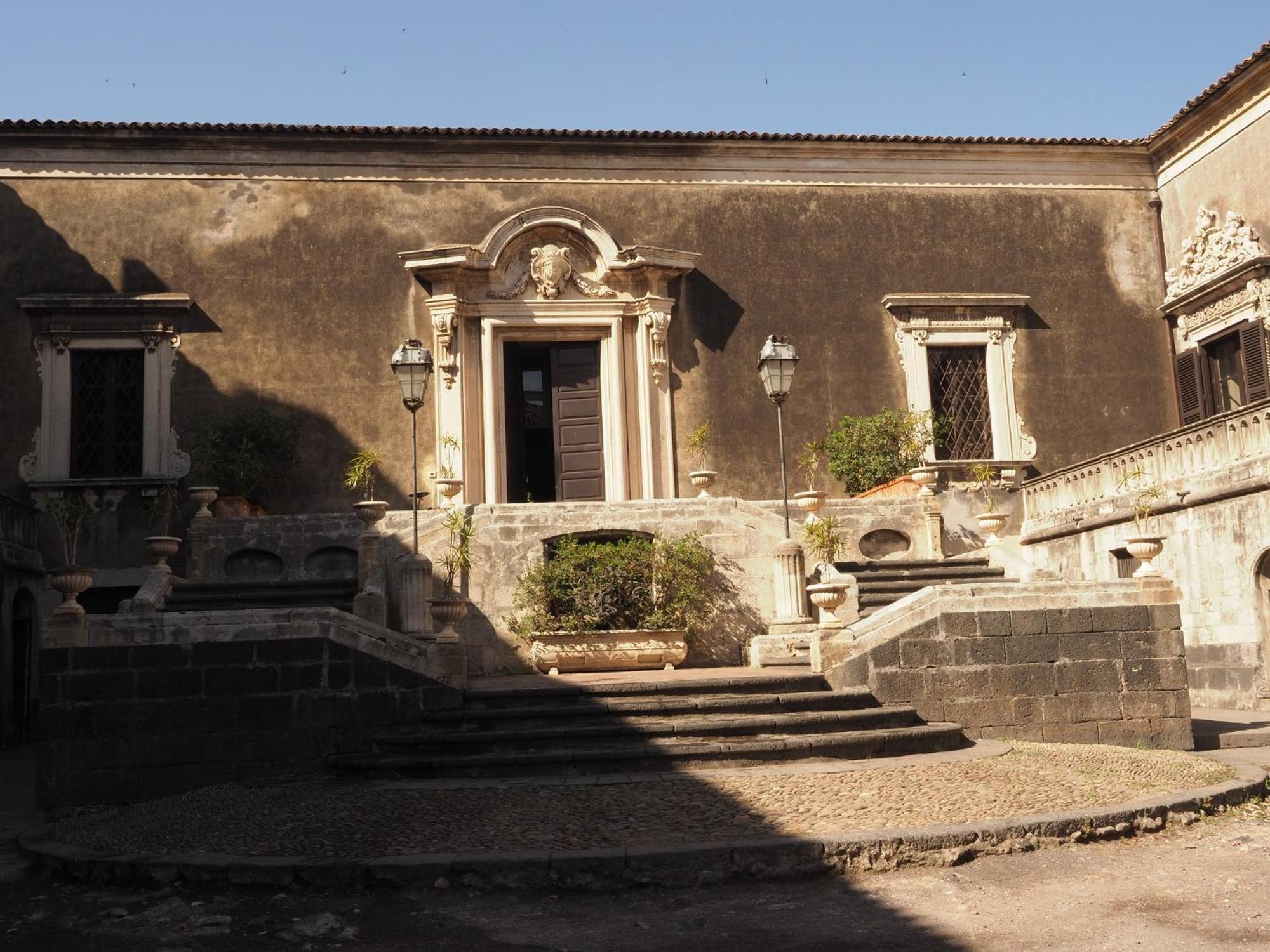 Deodato Guest House Catania Bagian luar foto